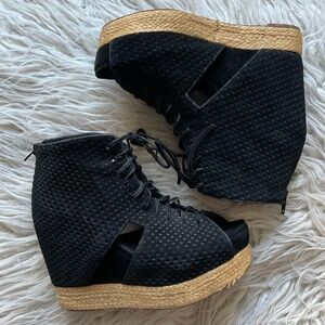 Jeffrey Campbell Dakota Black Suede Perforated Lace Up Wedge Sandals EUC Size 6